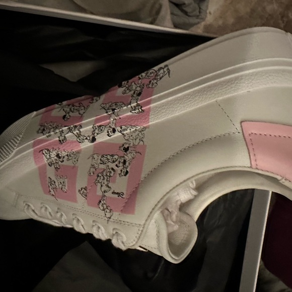 New💕Givenchy X Disney Collaboration 💕 - Picture 9 of 13